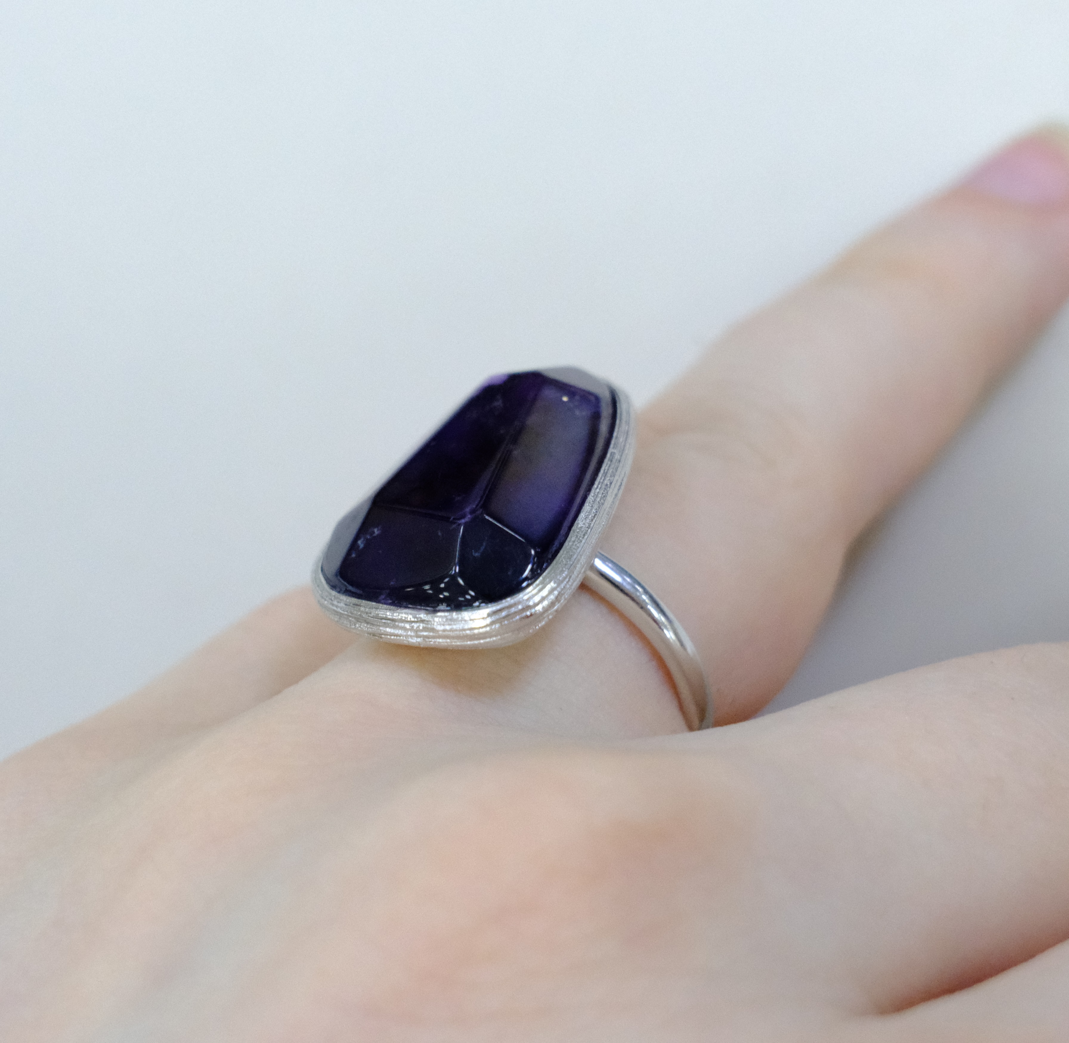 Серебряное кольцо с аметистом